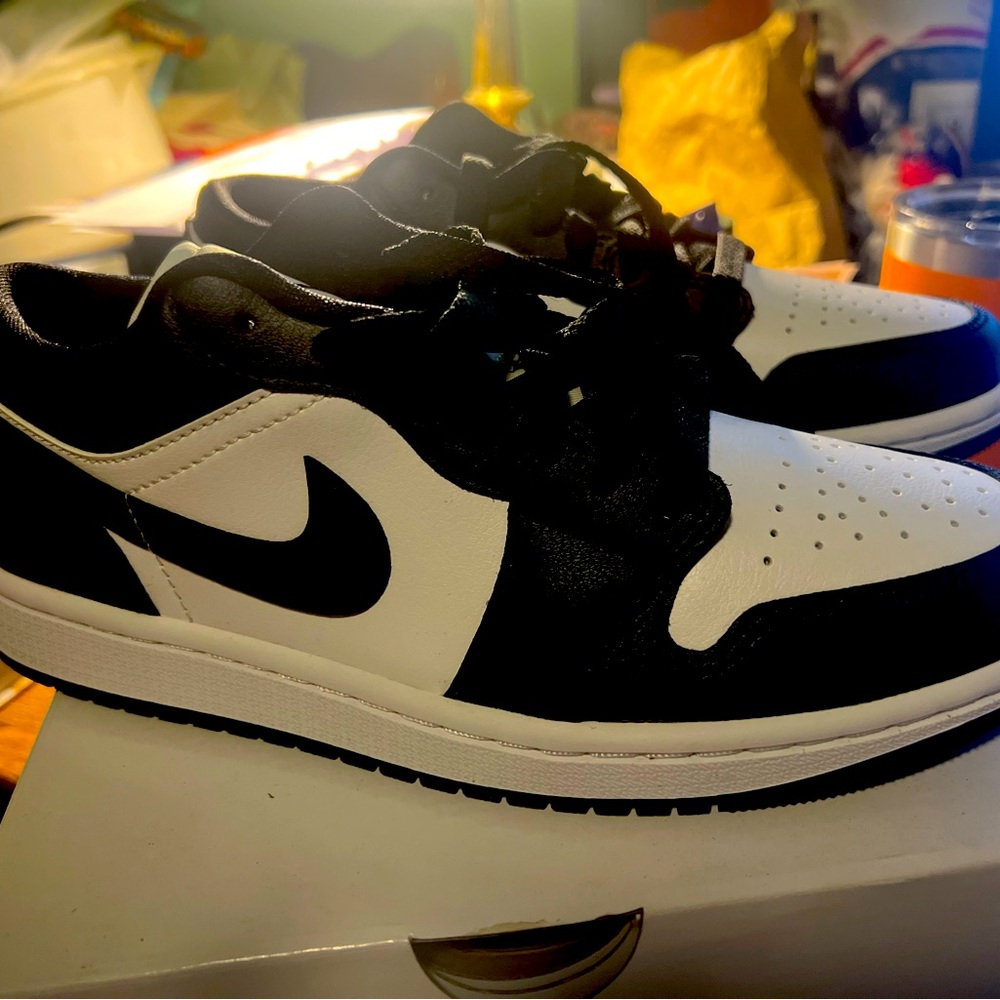 Brand New in Box Air Jordan 1Retro low Panda Women’s Lifestyle 7